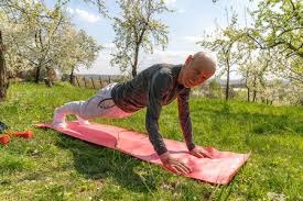 2025年斯诺克世界大奖赛：老将宾汉姆力克特鲁姆普挺进决赛